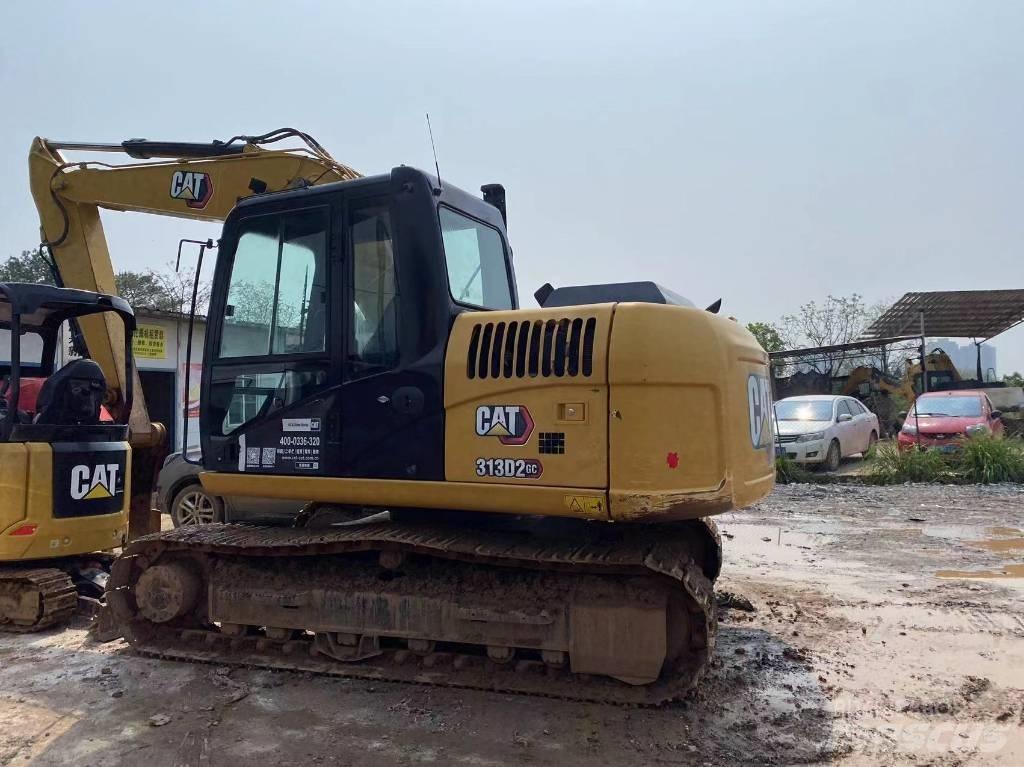 CAT 313 D حفارات زحافة