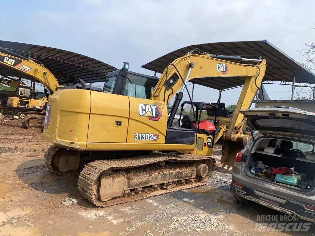 CAT 313 D حفارات زحافة