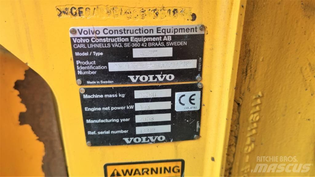 Volvo A 25 E ساحبات مفصلية