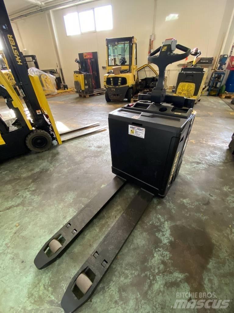 Hyster P2.0S FBW معدات التكديس الجوالة