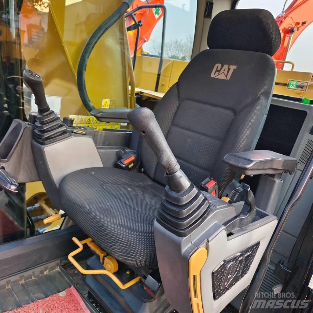 CAT 320GC حفارات زحافة