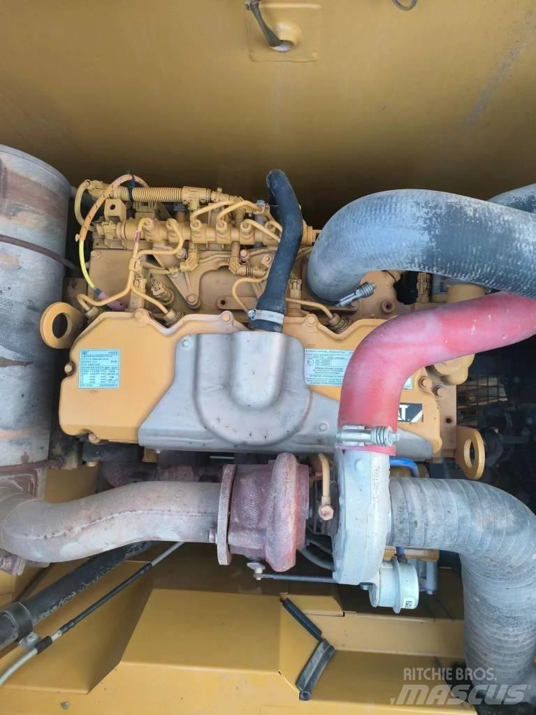 CAT 320GC حفارات زحافة