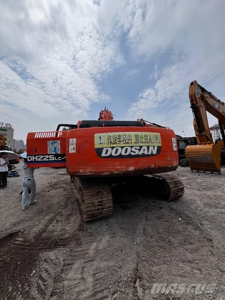 Doosan DH 225 LC-7 حفارات زحافة