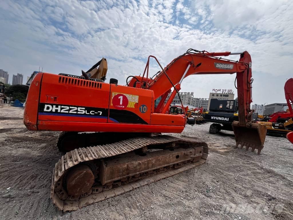 Doosan DH 225 LC-7 حفارات زحافة