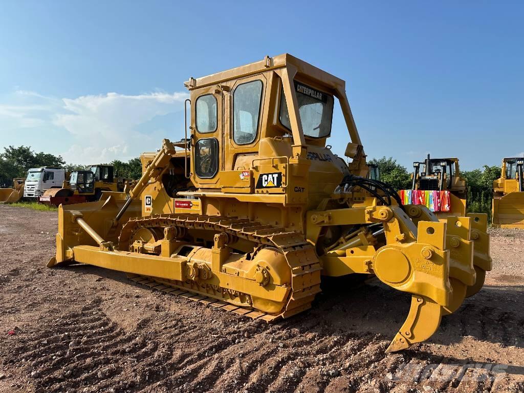CAT D7G بلدوزرات مجنزرة