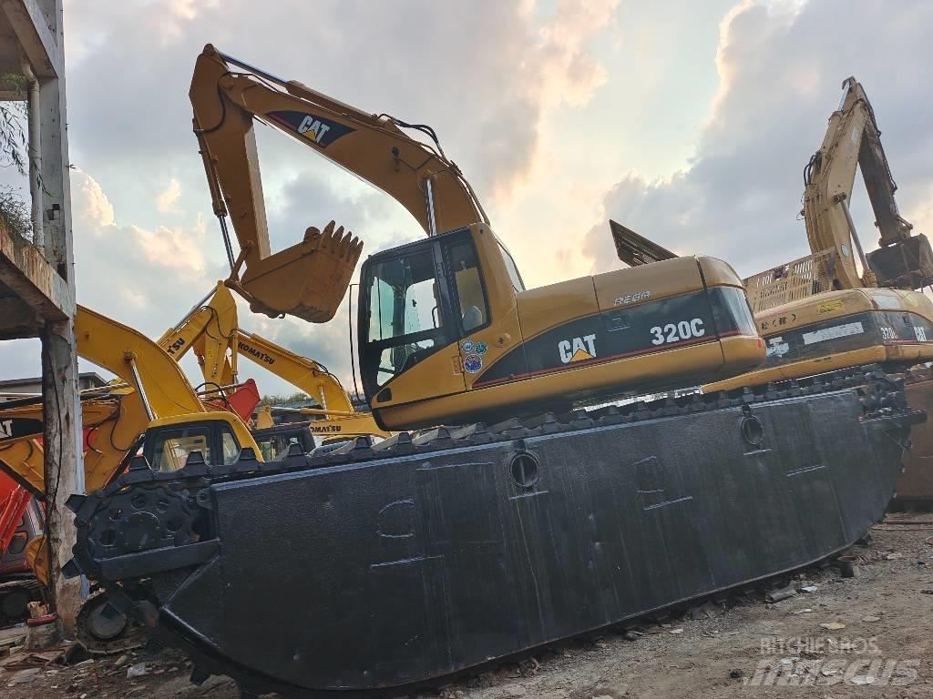 CAT 320 C حفارات زحافة