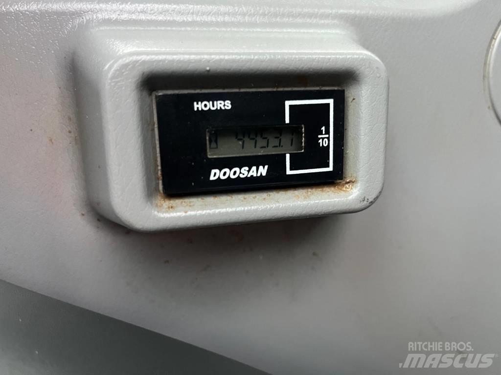 Doosan DX 140 LCR-5 حفارات زحافة