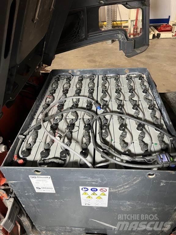 Linde E30/600HL-01 شاحنات ذات رافعات شوكية تعمل بالكهرباء