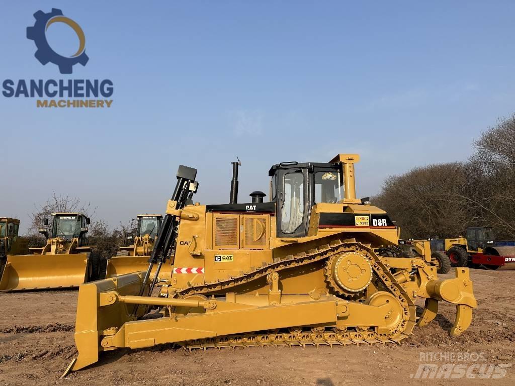 CAT D8R بلدوزرات مجنزرة