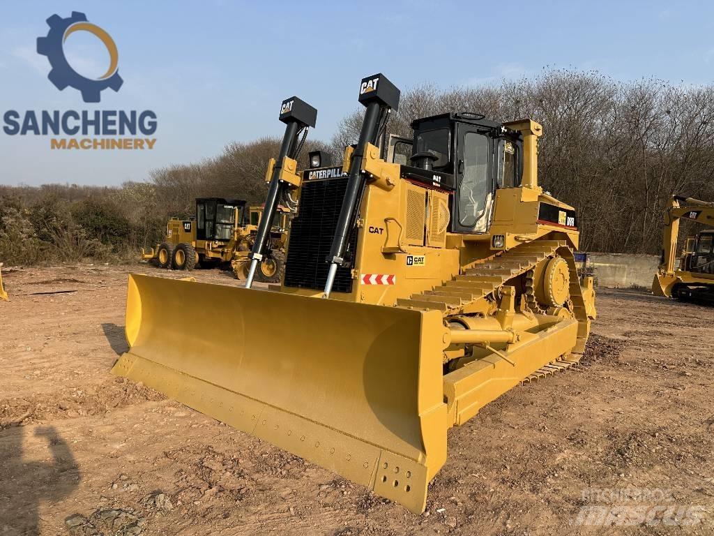 CAT D8R بلدوزرات مجنزرة