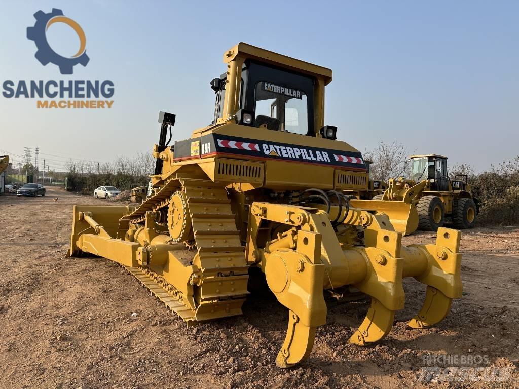 CAT D8R بلدوزرات مجنزرة