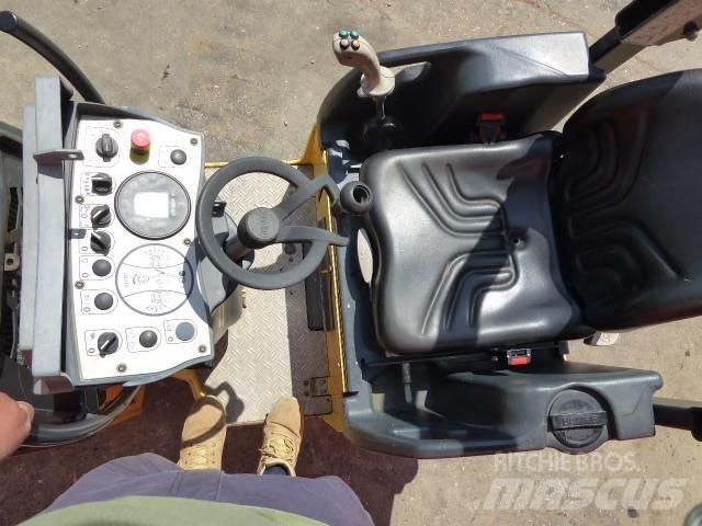 Bomag BW 80 AD-5 مداحل ثنائية الاسطوانة