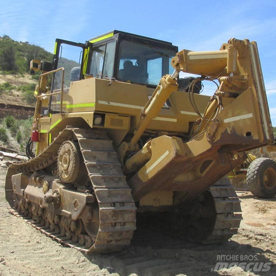 CAT D 9 T بلدوزرات مجنزرة