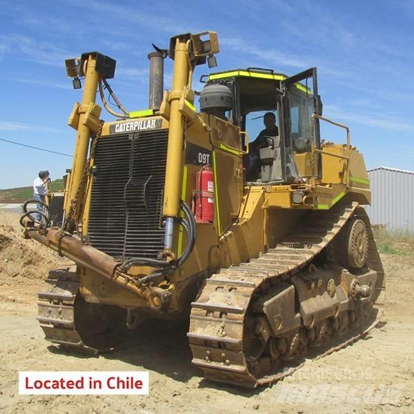 CAT D 9 T بلدوزرات مجنزرة
