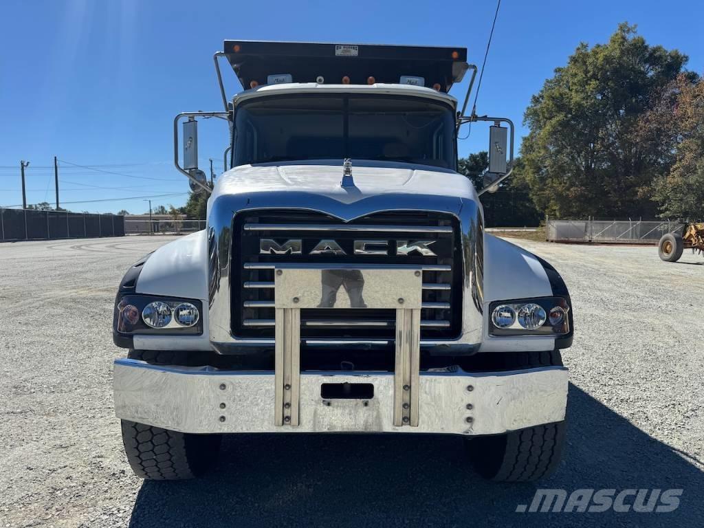 Mack GU713 شاحنات قلابة