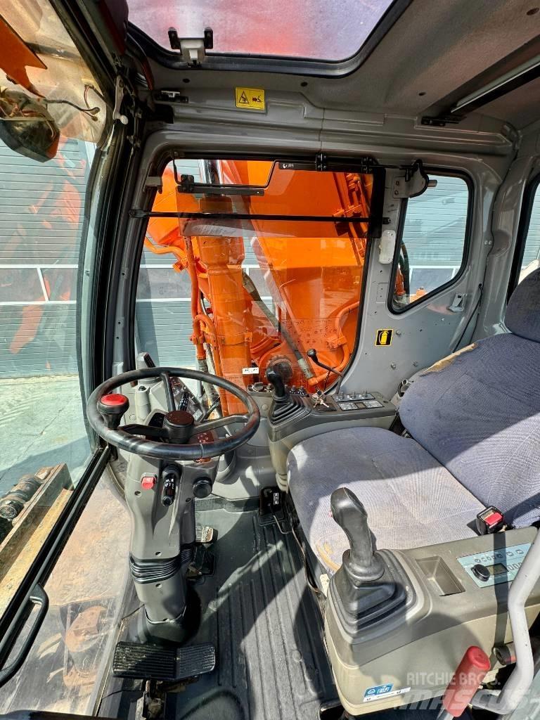 Hitachi ZX 180 W حفارات بعجل