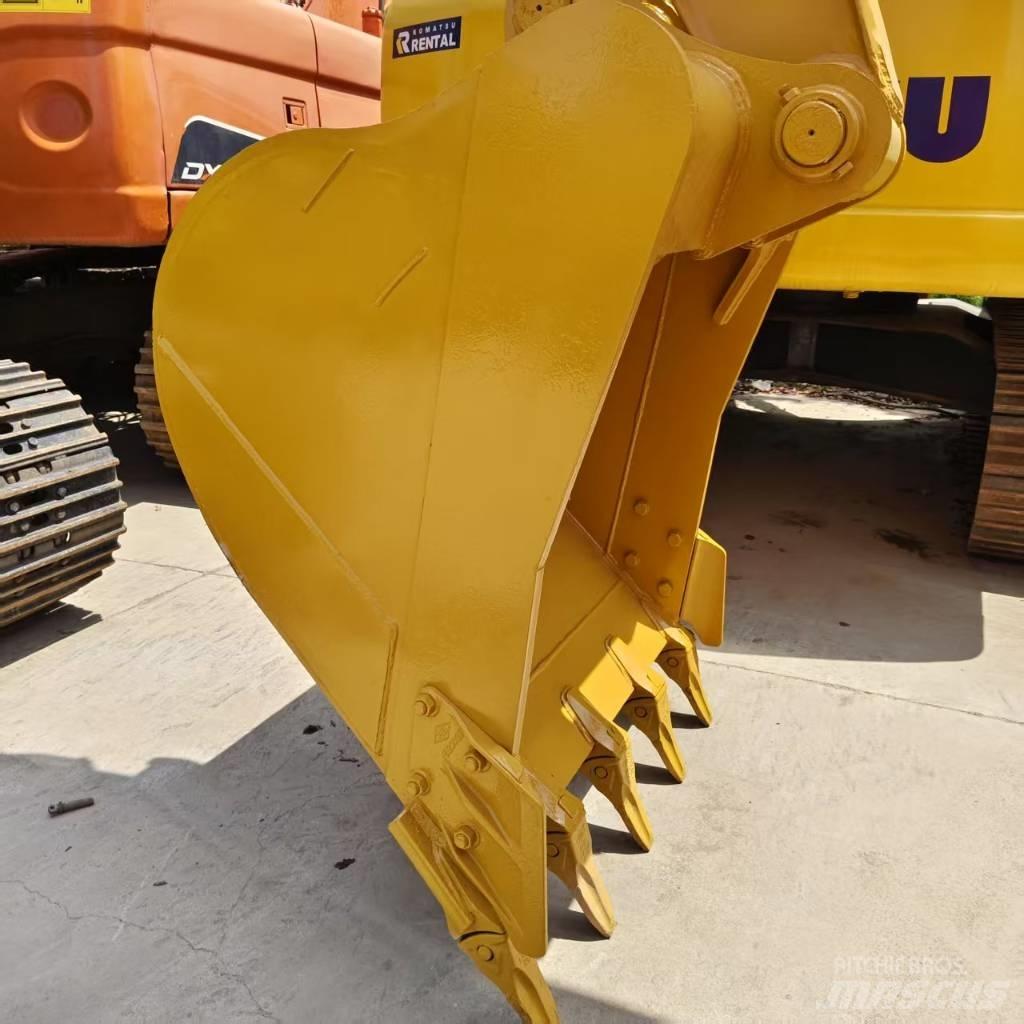 CAT 320 D حفارات زحافة