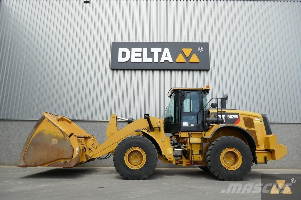 CAT 962M لوادر بعجل