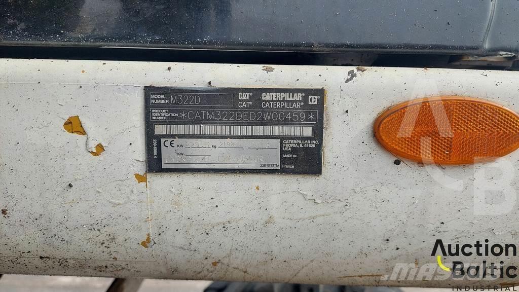 CAT M 322 D حفارات بعجل
