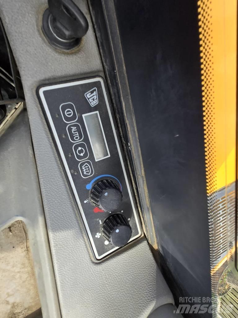 JCB 110 W Hydradig حفارات بعجل