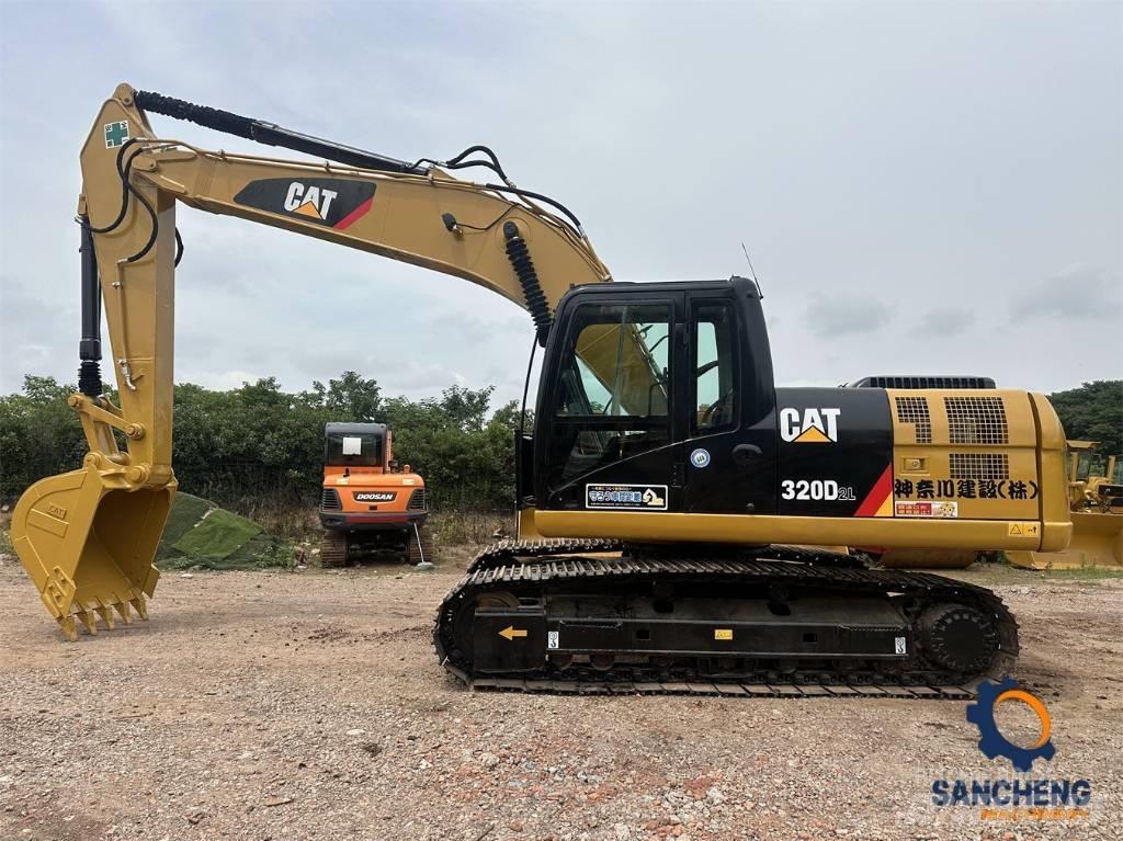 CAT 320 D حفارات زحافة
