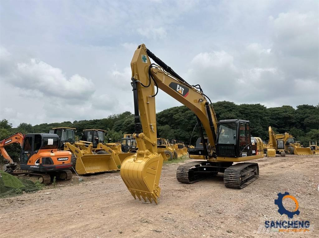 CAT 320 D حفارات زحافة