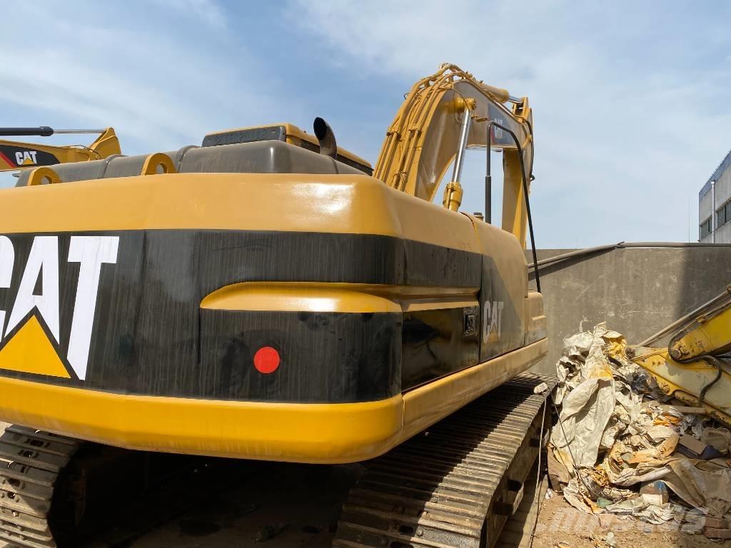 CAT 320 B حفارات زحافة