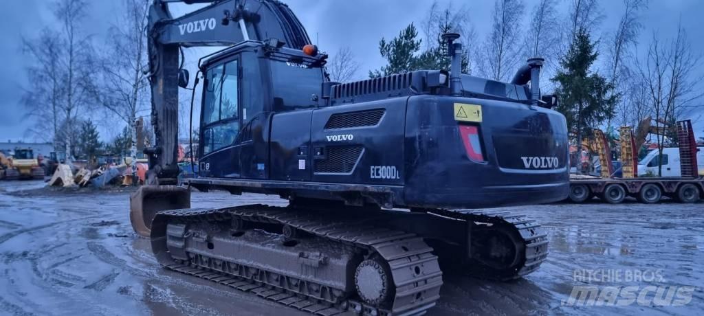 Volvo EC 300 D L حفارات زحافة