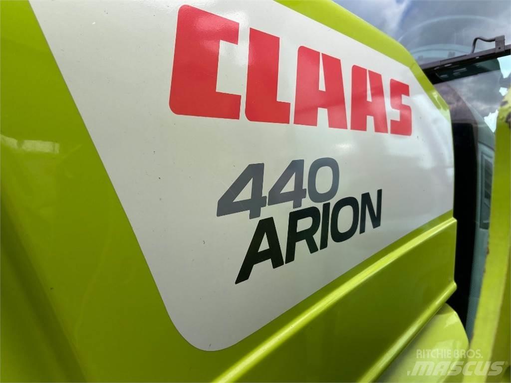 CLAAS Arion 440 الجرارات