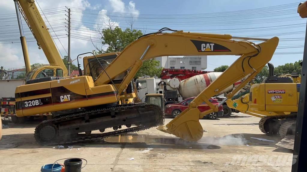 CAT 320 B L حفارات زحافة
