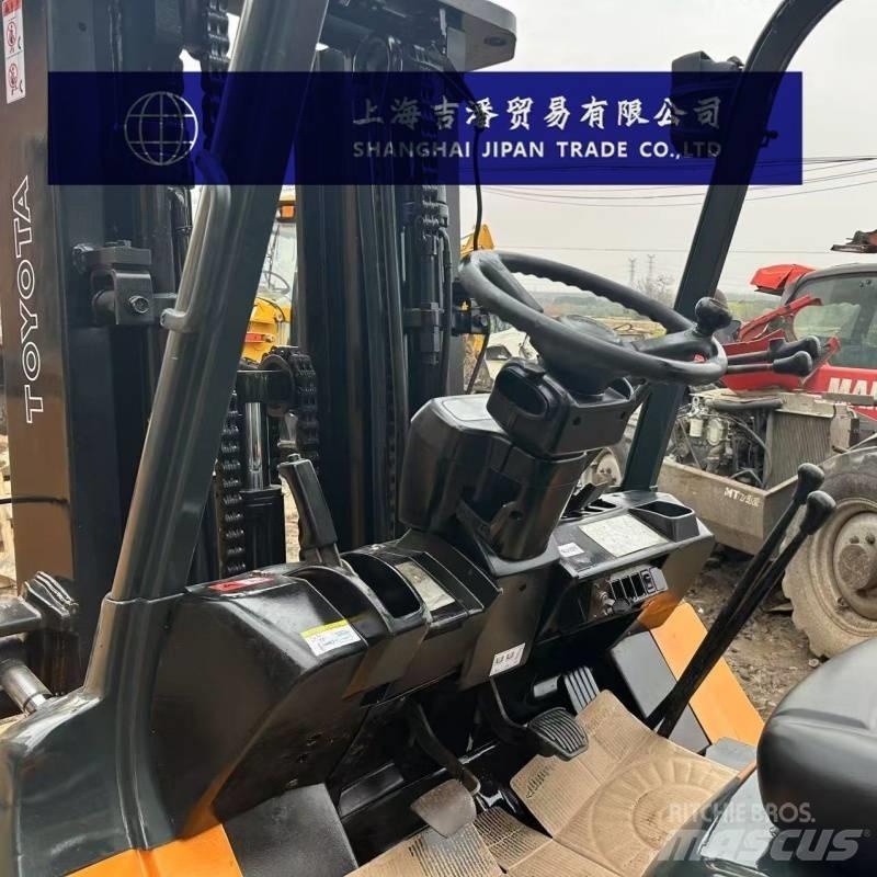Toyota 5 ton شاحنات الديزل