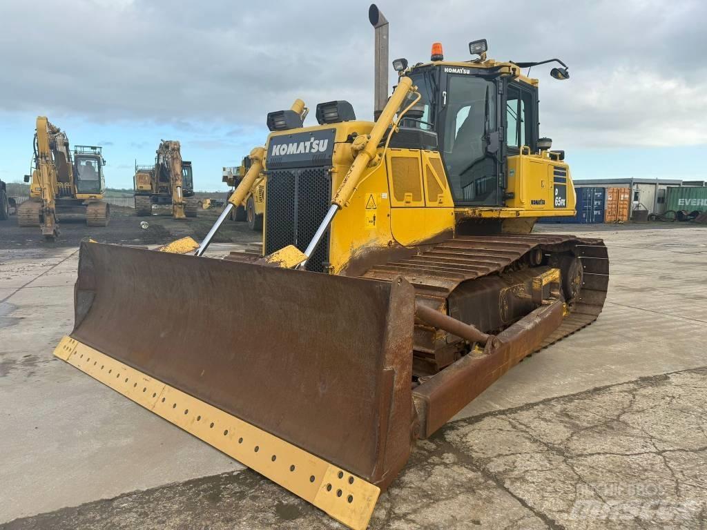 Komatsu D 65 PX-18 بلدوزرات مجنزرة