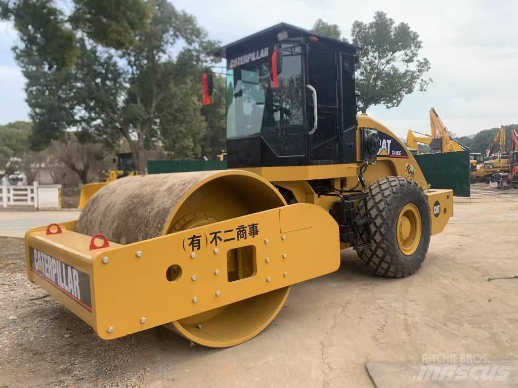 CAT CS 683 E مداحل أحادية الأسطوانة