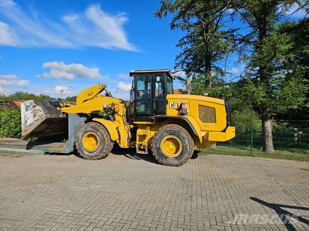 CAT 930 M لوادر بعجل