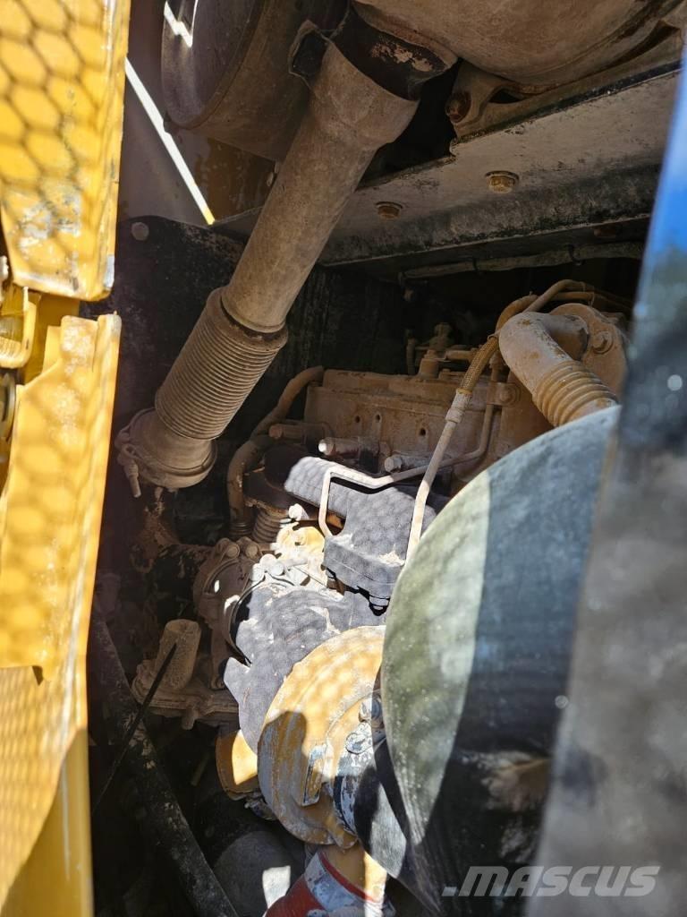 CAT 930 M لوادر بعجل