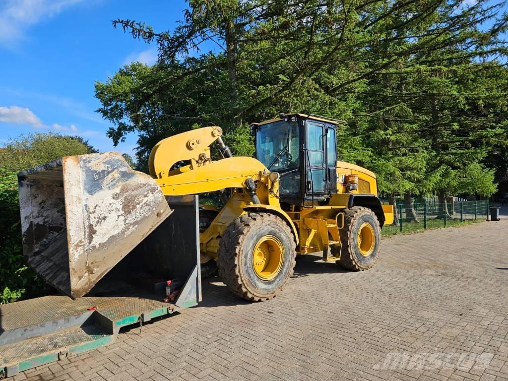 CAT 930 M لوادر بعجل