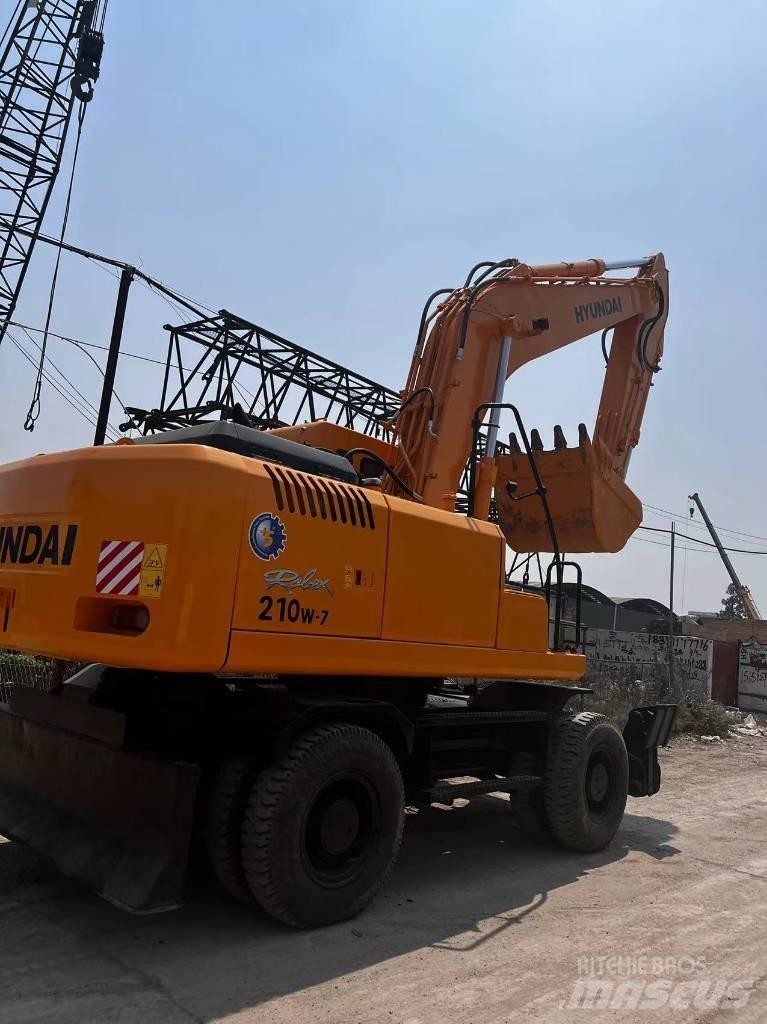 Hyundai 210W-7 حفارات بعجل