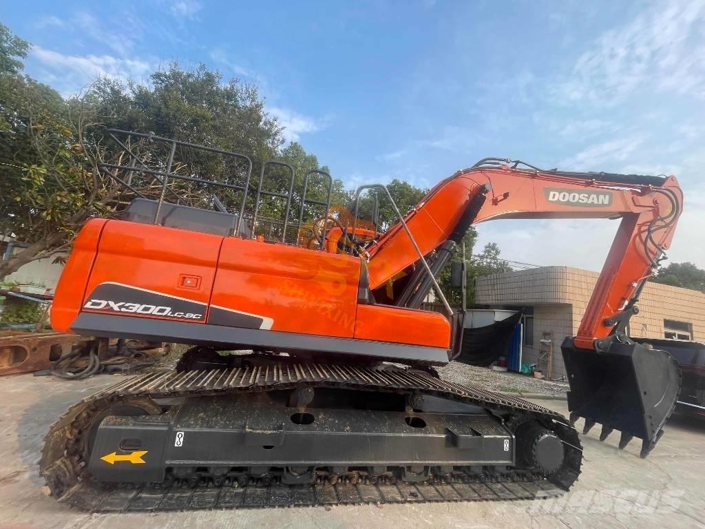 Doosan DX 300LCA حفارات زحافة