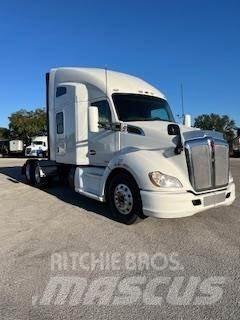 Kenworth T680 وحدات الجر