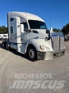 Kenworth T680 وحدات الجر