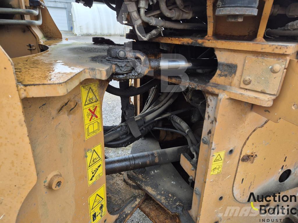 CASE 621 D لوادر بعجل