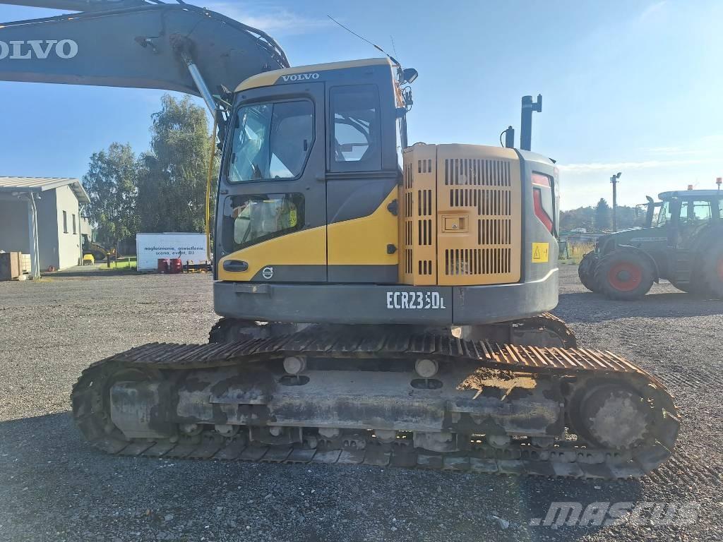 Volvo ECR 235 D حفارات زحافة