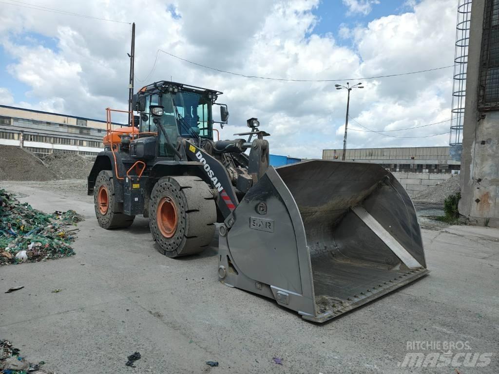 Doosan DL 320-7 لوادر بعجل