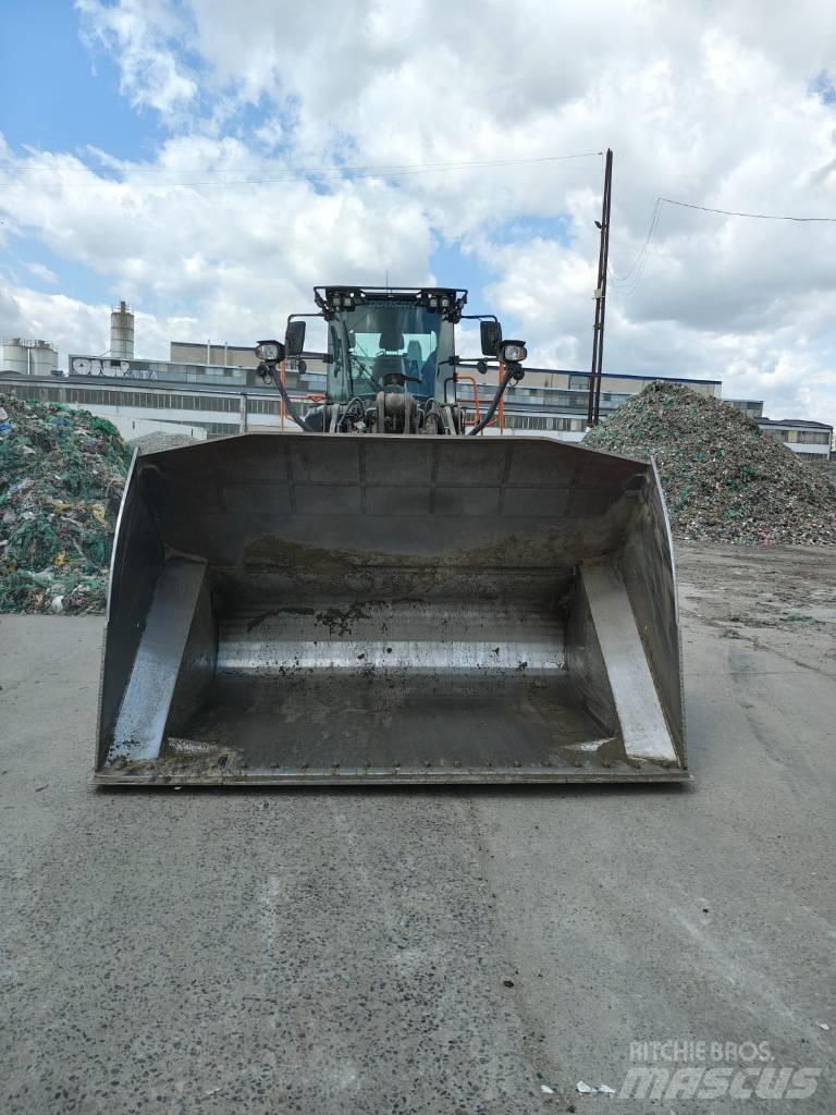 Doosan DL 320-7 لوادر بعجل