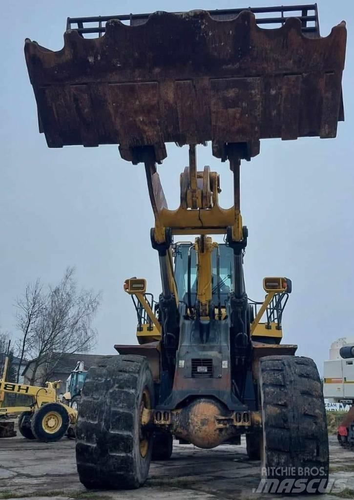 Komatsu WA 600-6 لوادر بعجل