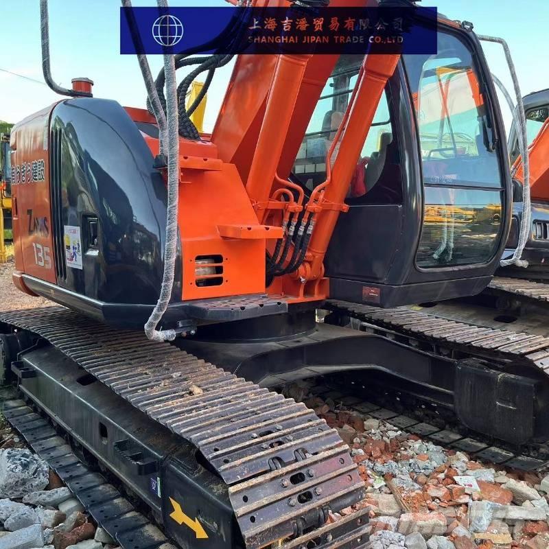 Hitachi ZX 135 حفارات زحافة