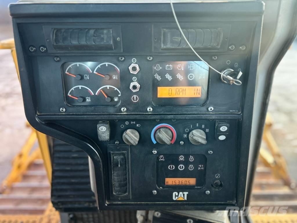 CAT D7R II بلدوزرات مجنزرة