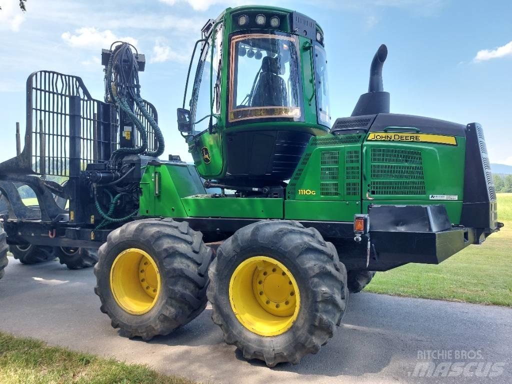 John Deere 1110G شاحنات