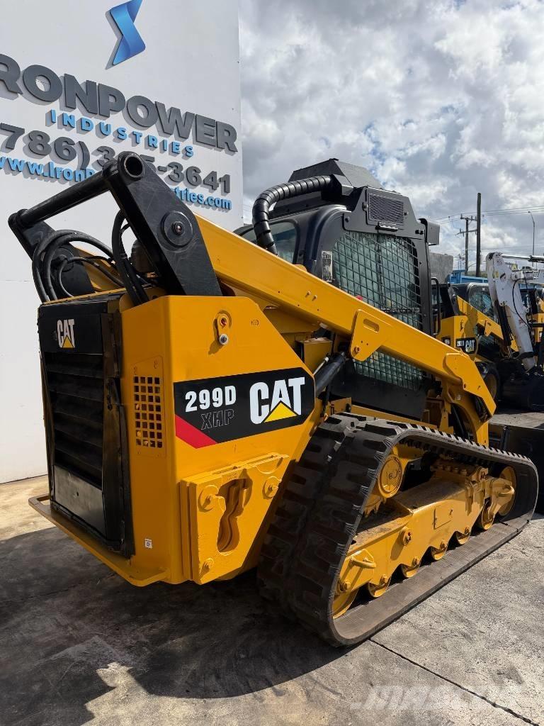 CAT 299 D XHP لوادر انزلاقية التوجيه