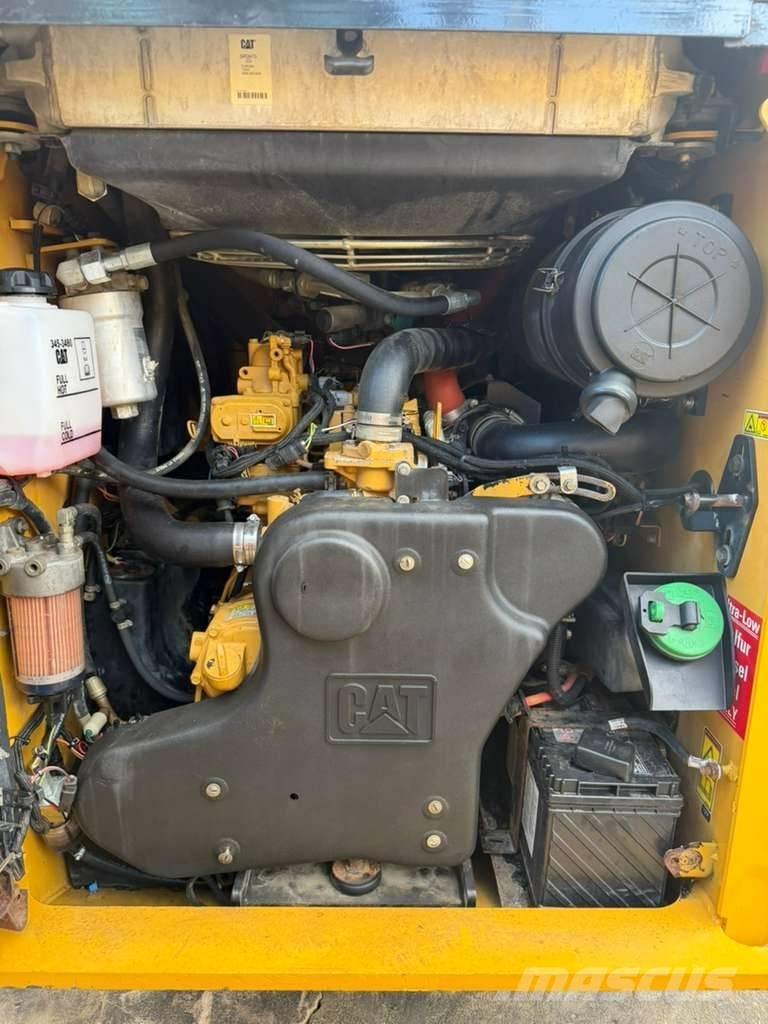 CAT 299 D XHP لوادر انزلاقية التوجيه